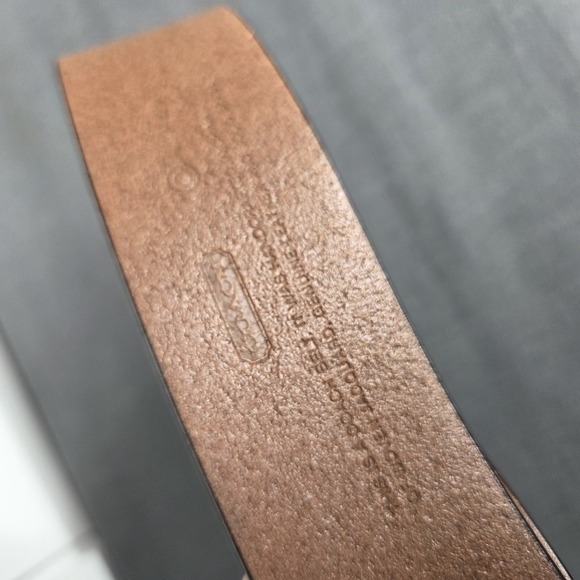 Coach Women's British Tan Leather Grommet Belt Size Medium 32-34 - Picture 7 of 7